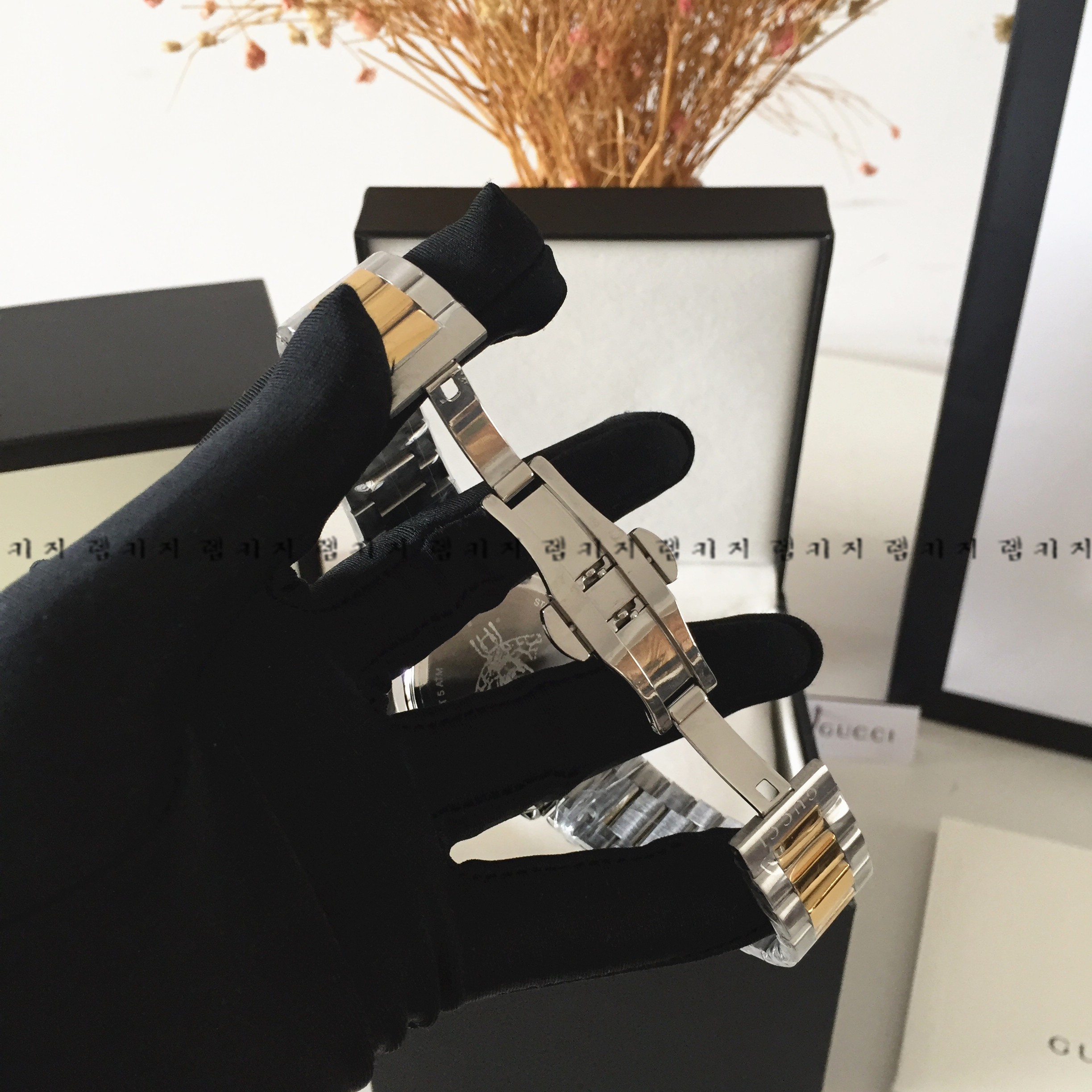 구찌 G 타임리스 꿀벌 콤비 메탈시계